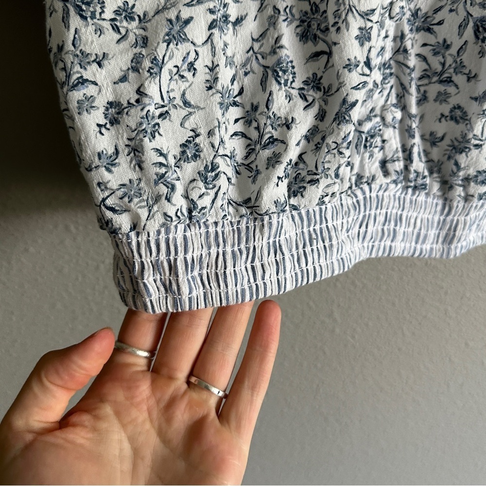 NWT American Eagle Outfitters Blue and White Floral Crop Top Medium - Picture 4 of 12